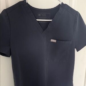 FIGS Women's Short Sleeve V-Neck Scrub Top in Navy